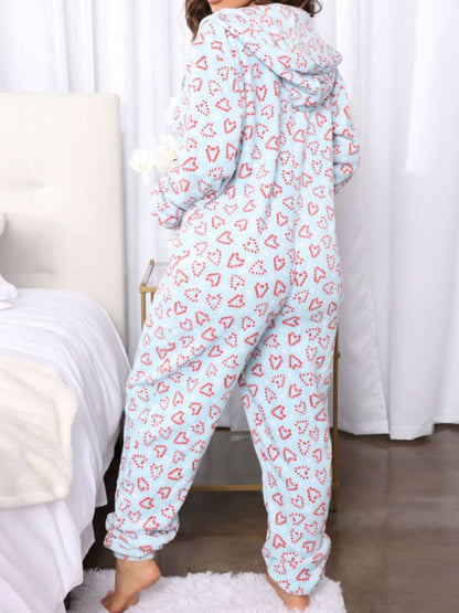 Stretchy pocketed women’s pajamas set.