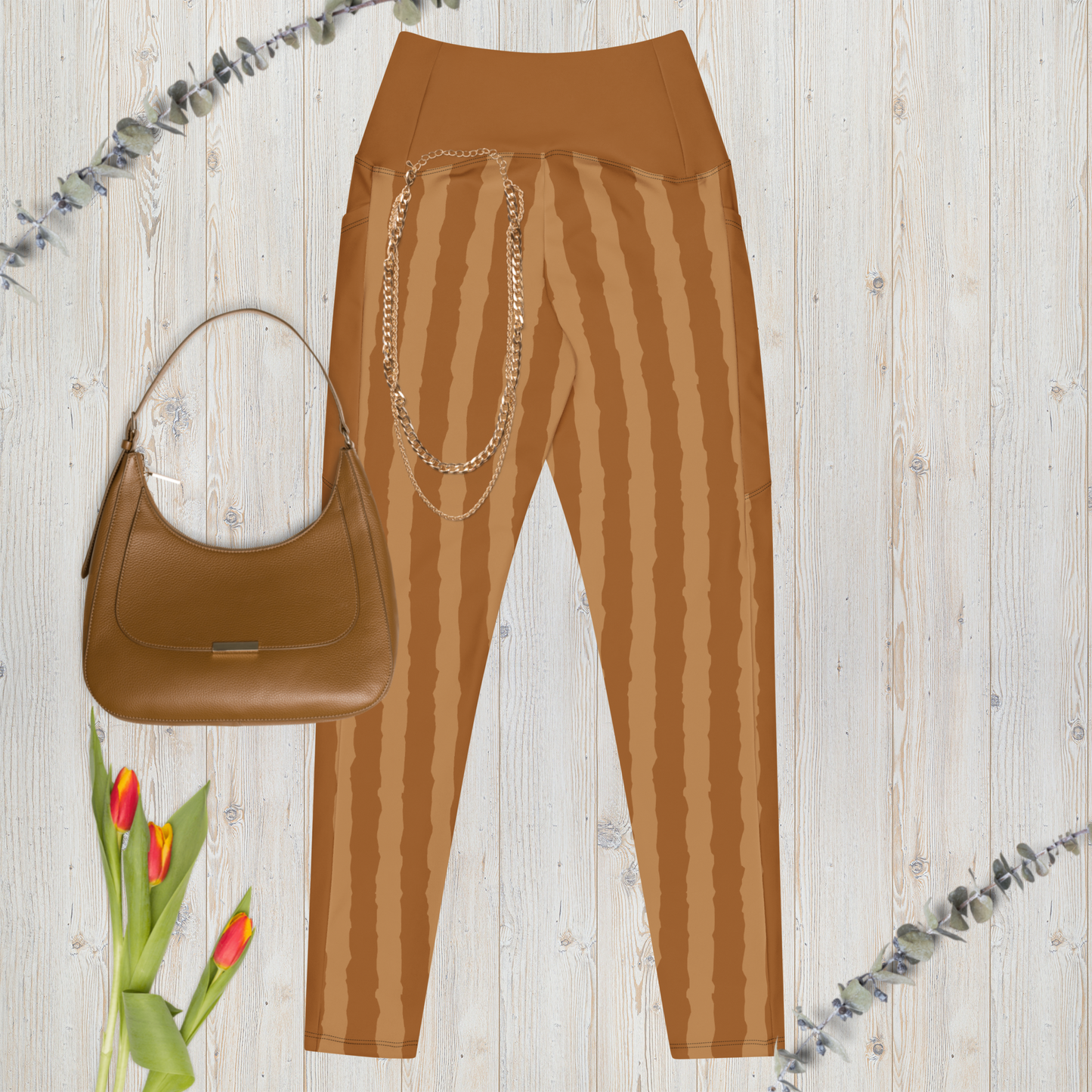 Leggings beiges et marron pour femmes avec poches.