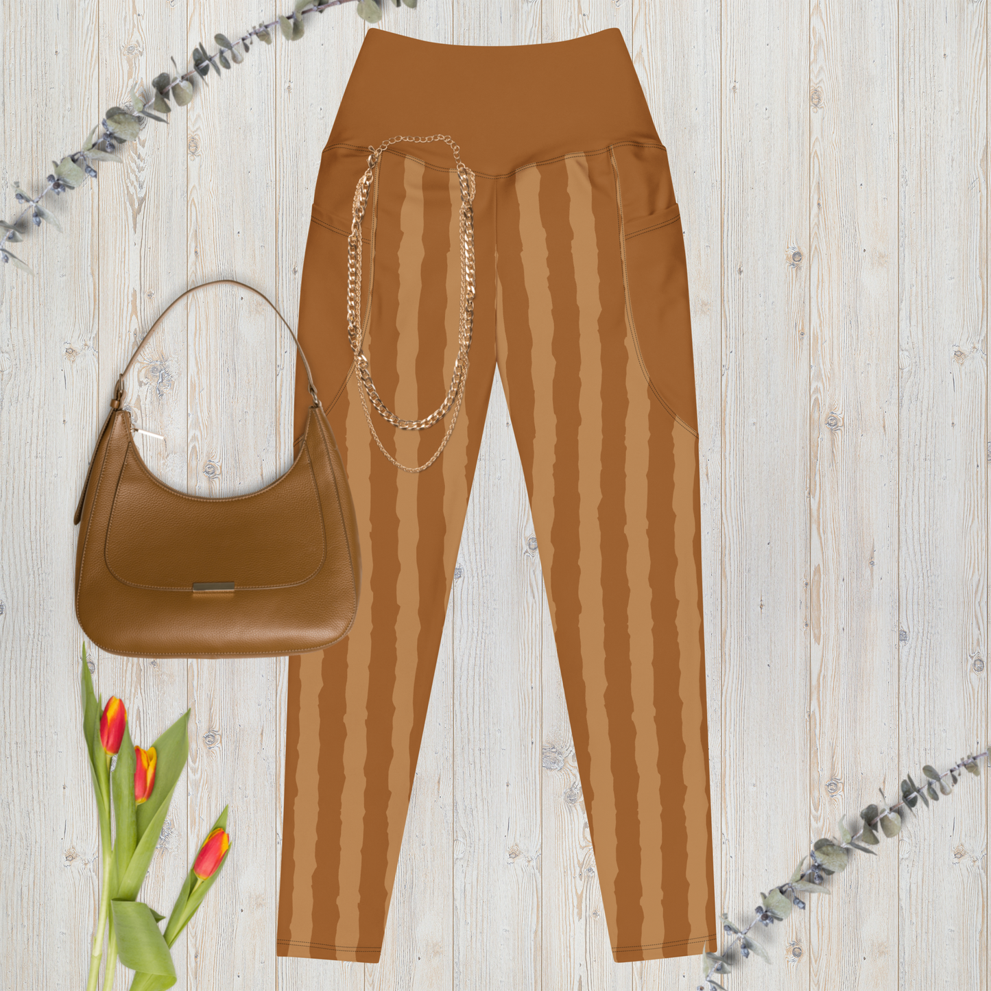 Leggings beiges et marron pour femmes avec poches.