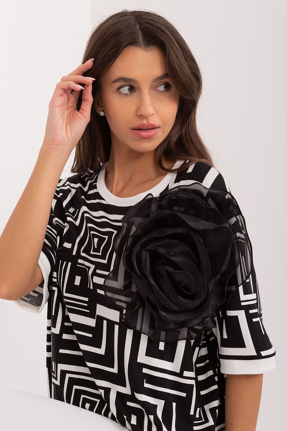 Black and white decorative brooch women’s blouse.