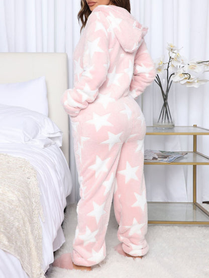 Stretchy pocketed women’s pajamas set.