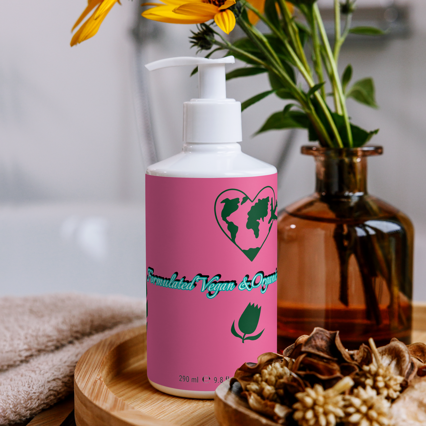 Lotion rafraîchissante pour les mains et le corps rose vif, végétalienne et biologique.