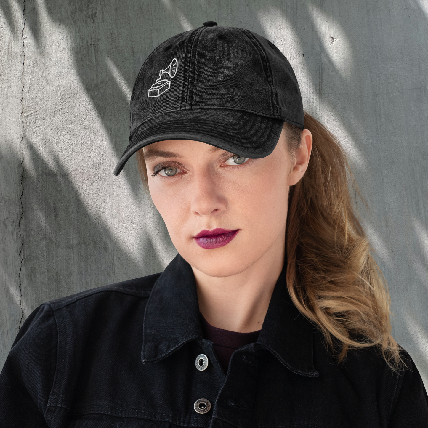 Vintage dark denim women’s cap.